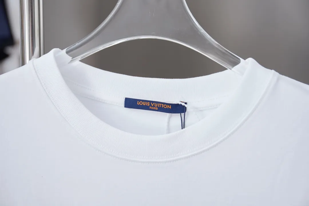 🅿️180 1V 25SS early spring new style embroidered LV letter short sleeves light luxury essential item for daily commuting for men and women Correct version Welcome to compare Detailed features · 320g 100% pure cotton double yarn jersey fabric · Special thickened 32 pieces of double-strand 1X1 thread in the same vat · Imported Tajima machine hollow show embroidered LV letter technology · Double needle stitching and cross-stitch technology · Original main mark, washable tag, brand moisture-proof paper packaging Color: black/white Size: S/M/L/XL